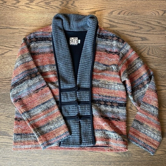Super cute BOHO sweater 3 button and loop - Picture 2 of 11